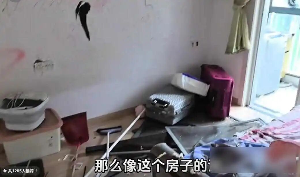 上海八旬老人房产遭亲孙女砸毁，百万家产引发家庭悲剧