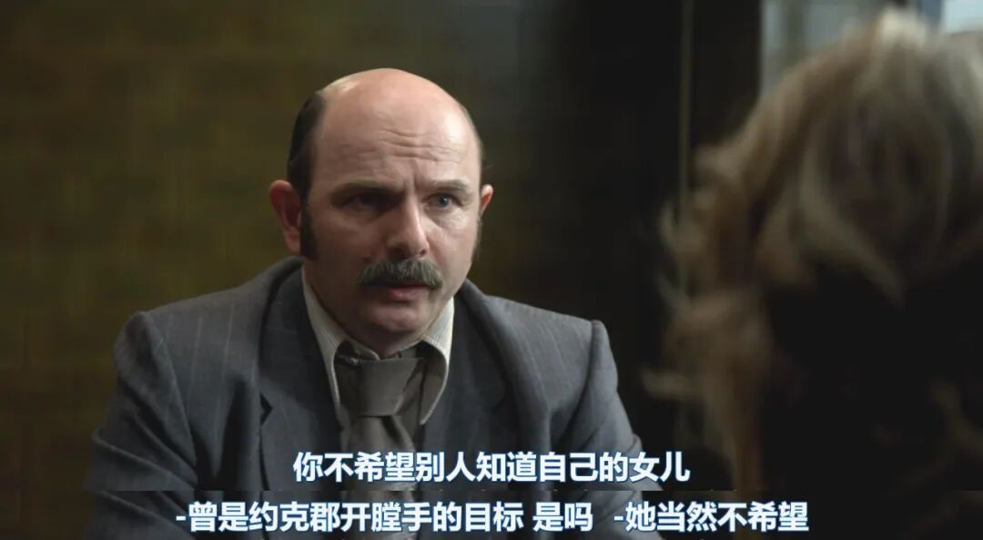 半裸的妓女开黄腔的警察可怕的才刚刚开始