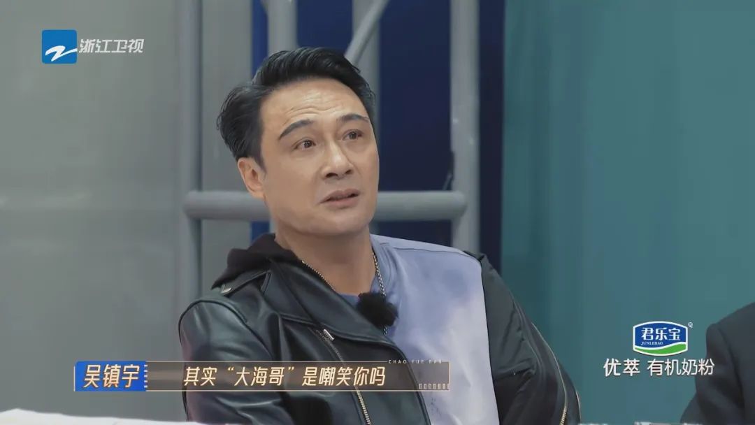 有网友说,吴镇宇的表情包,让"内娱要完了"有了具象化.