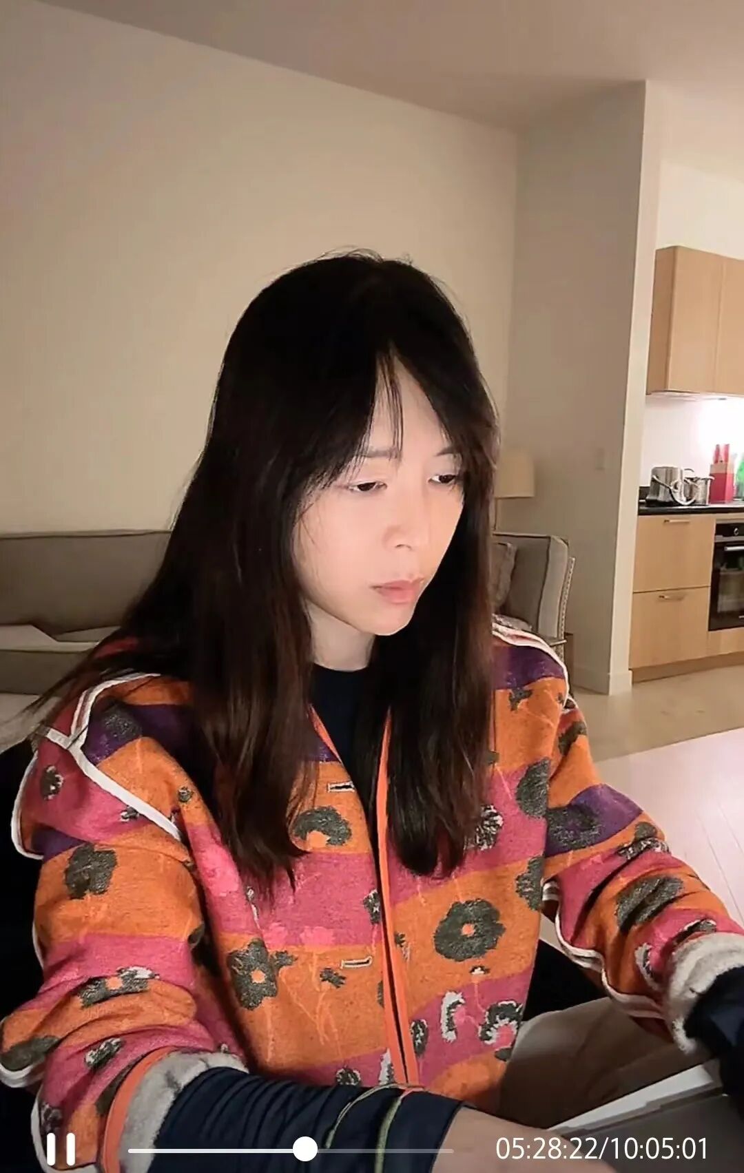 冲上热搜！知名女星开直播一句话不说，网友：被她卷到了