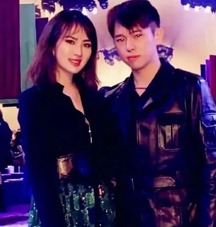 给她运作出道的经纪公司是天浩盛世,知名二代后花园,黄子韬刚归国就