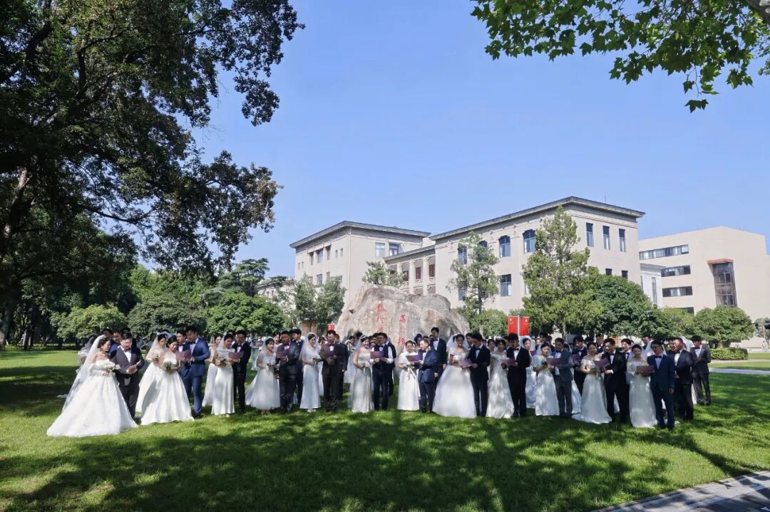华科大73对新人集体成婚