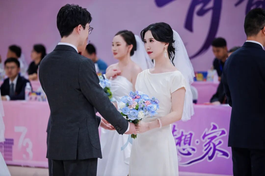 华科大73对新人集体成婚