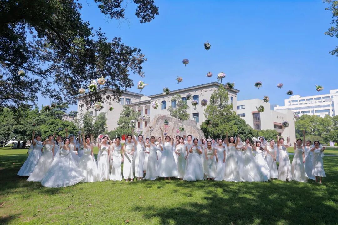 华科大73对新人集体成婚