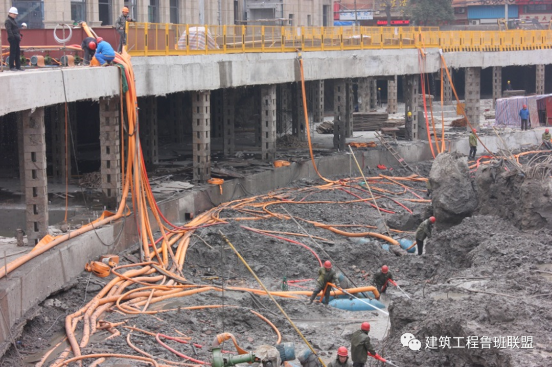 土方开挖：不用挖机用水冲？“水力冲挖”方式见识一下！的图2