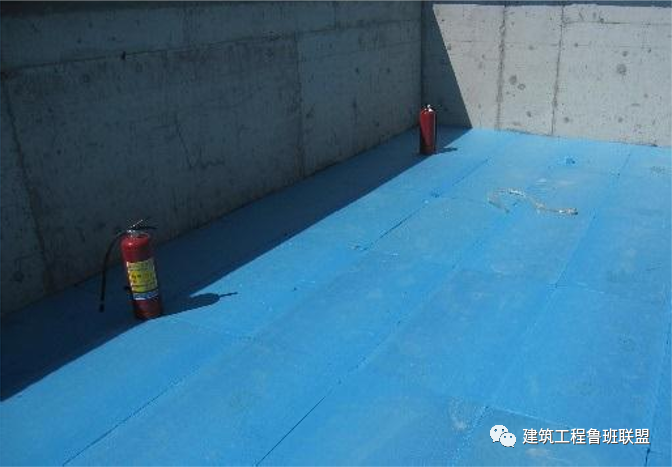 屋面保温的三种做法：现浇、铺贴、喷涂(图12)