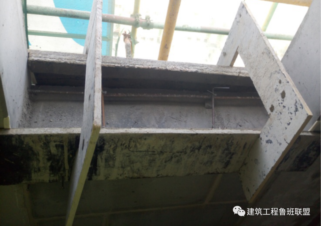后浇窗台压顶如何施工？现场示例！的图4