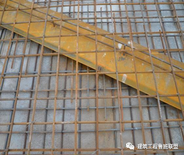 基础底板施工缝的两种做法：钢丝网和快易收口网，你们用哪种？的图12