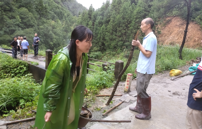 抗洪抢险■致敬！江西抗洪一线上的“花木兰”