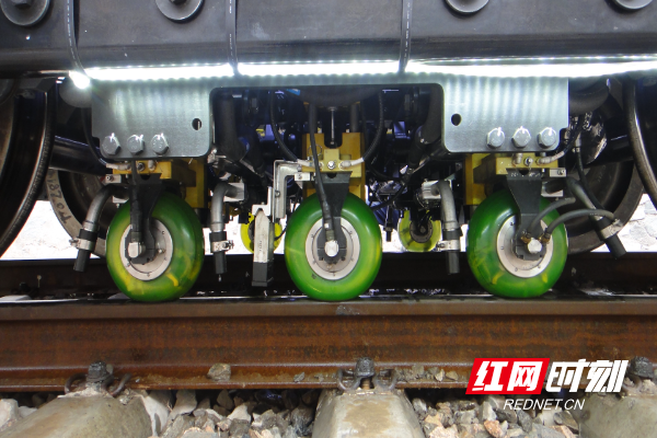 钢轨探伤检测系统.JPG