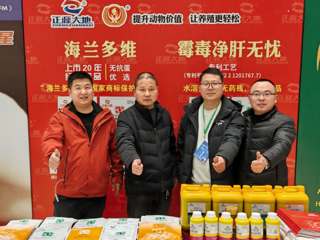 3.5-5邵智博 刘旭龙和客户合影.jpg