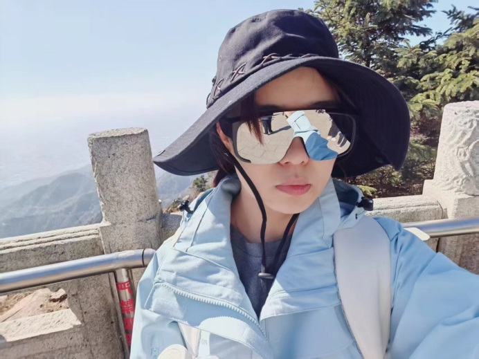 对平淡生活的一次越狱泰山 - 封面图