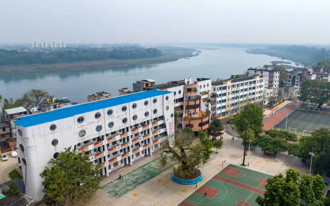 你好,桂平市西山镇中心小学