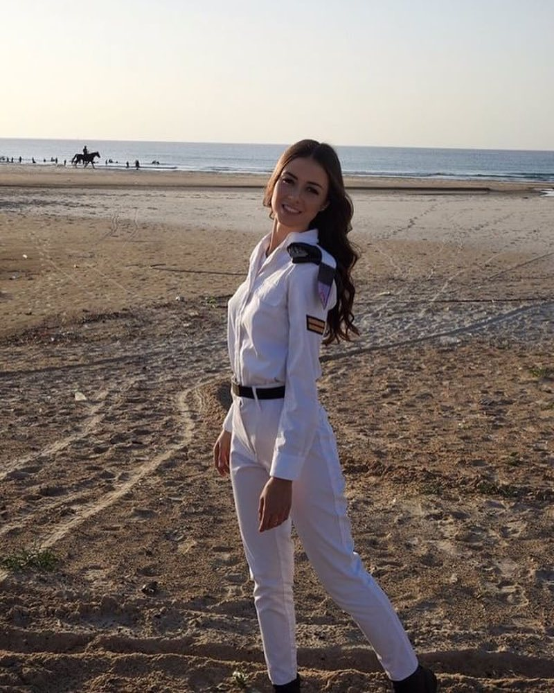 以色列女兵有多"xiong猛",网友:扫射我吧!我投降!-友友