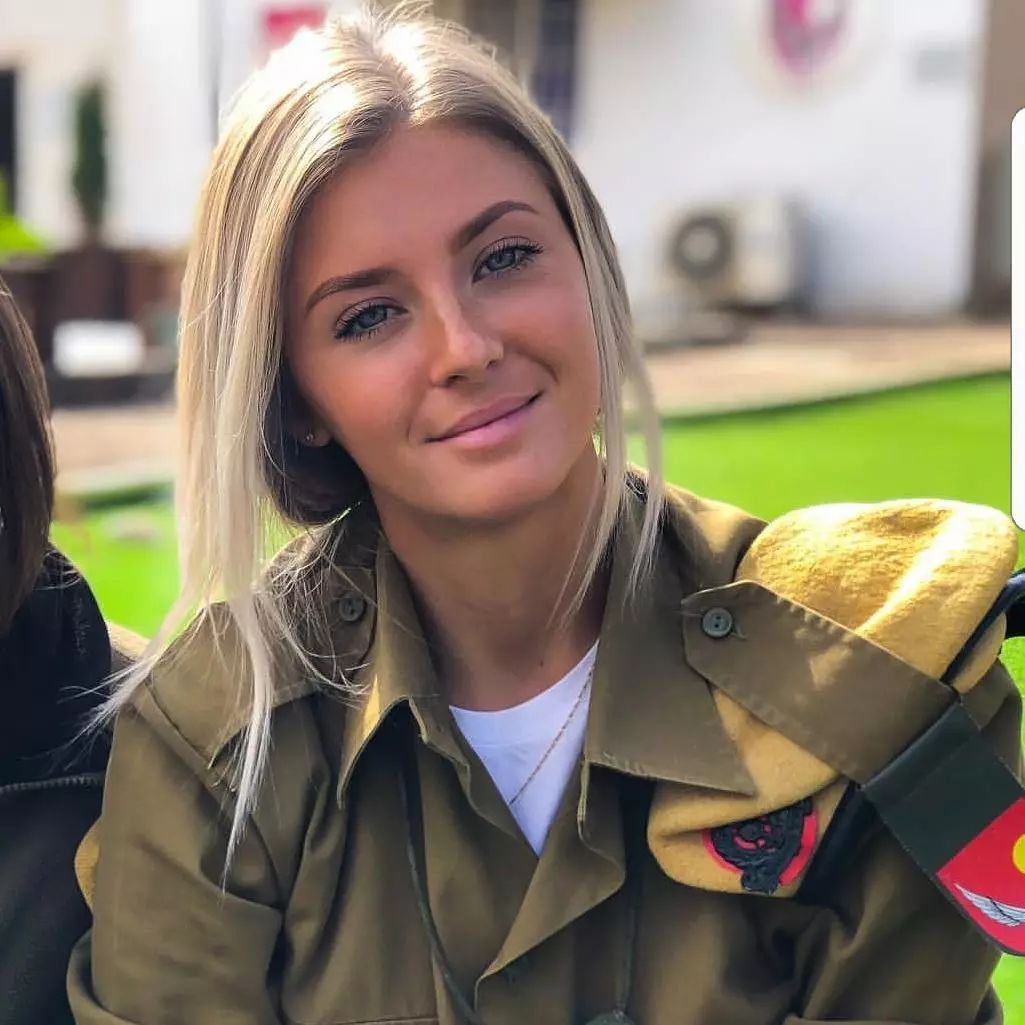 以色列女兵有多"xiong猛",网友:扫射我吧!我投降!-友友