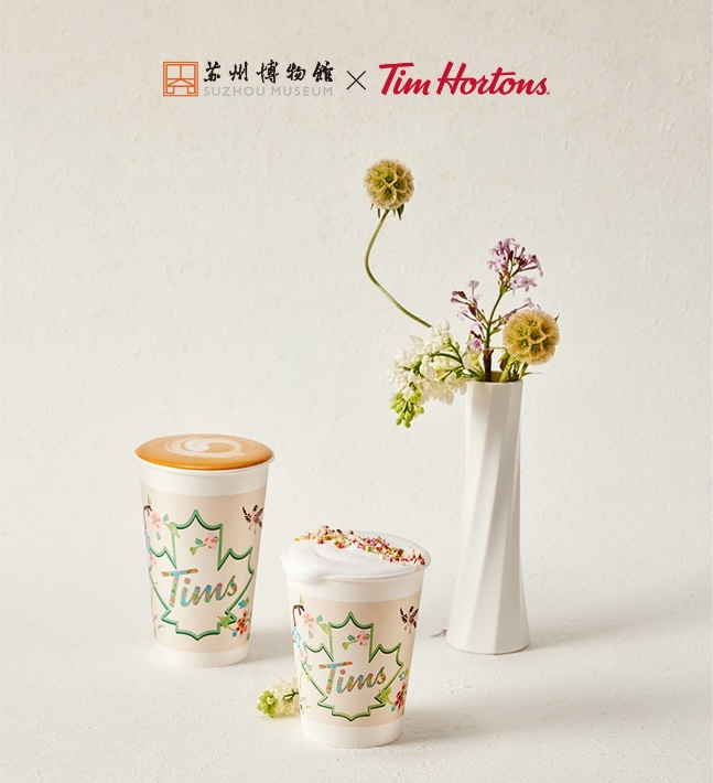 推出三款联名花咖——"橙花乌龙茶拿铁","栀子花绿茶拿铁"以及"醇乳茶