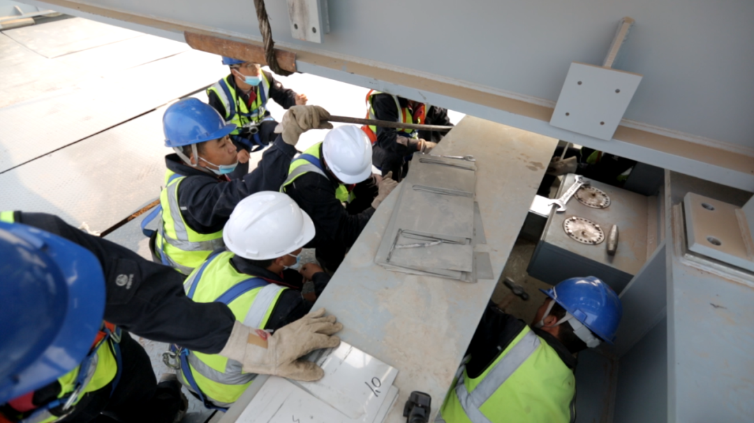 世界首组时速600公里高速磁浮道岔完成现场架设