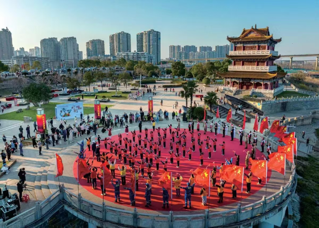 肩鸿任钜踏歌行 黄石港区文明城市创建工作纪实