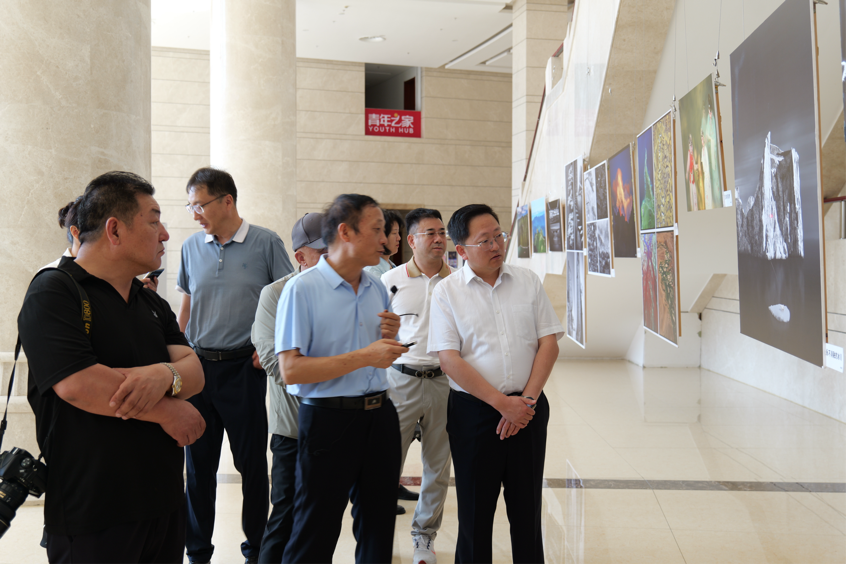 “繁花竞放”全国摄影精品巡展走进鄂托克旗 第3张