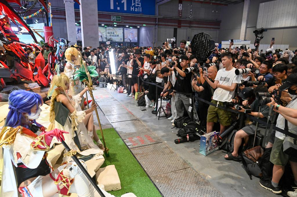 主题漫展,现在是集展览,演出和互动游戏于一体的综合性活动,涵盖动漫