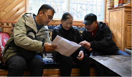 香职新闻｜情系离休老干部 走访慰问暖桑榆——院校组织开展元旦、春节前夕走访慰问离退休老干部工作暨新春团拜会（一）(图18)