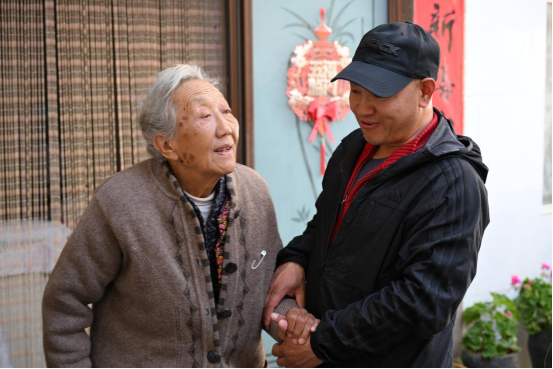 香职新闻｜情系离休老干部 走访慰问暖桑榆——院校组织开展元旦、春节前夕走访慰问离退休老干部工作暨新春团拜会（一）(图7)