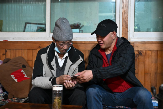 香职新闻｜情系离休老干部 走访慰问暖桑榆——院校组织开展元旦、春节前夕走访慰问离退休老干部工作暨新春团拜会（一）(图11)