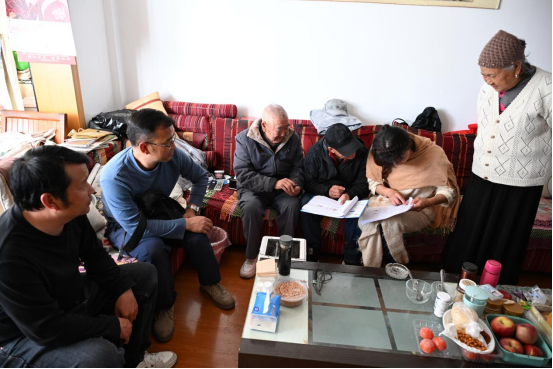 香职新闻｜情系离休老干部 走访慰问暖桑榆——院校组织开展元旦、春节前夕走访慰问离退休老干部工作暨新春团拜会（一）(图5)