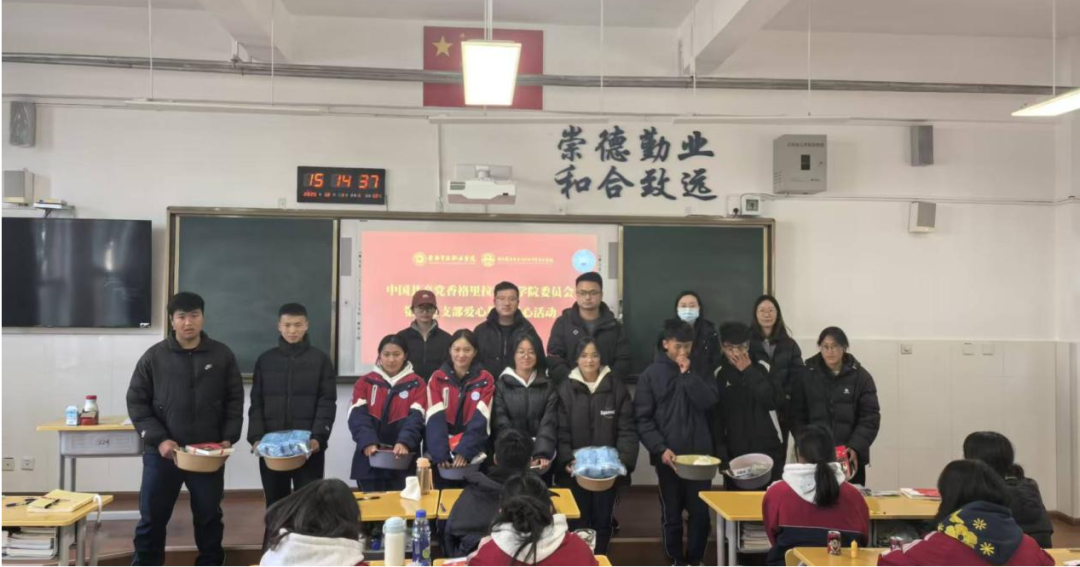 学院第三党支部精准帮扶困难学生(图1)