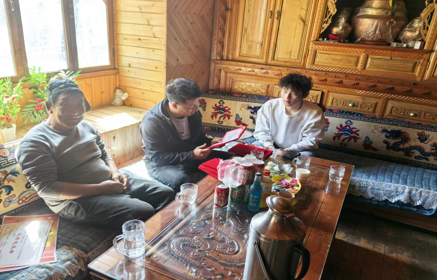 香职新闻｜党建铸魂筑堡垒 乡村振兴正当时——学校赴乡村振兴联系点德钦县燕门乡禹功村开展“七项行动”助力乡村振兴(图8)