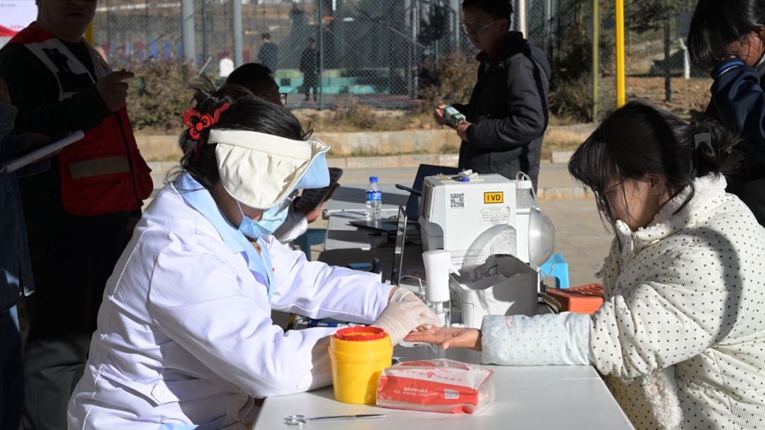 ѧԺʦ��ӻԾ�����޳���Ѫ�(ͼ3)