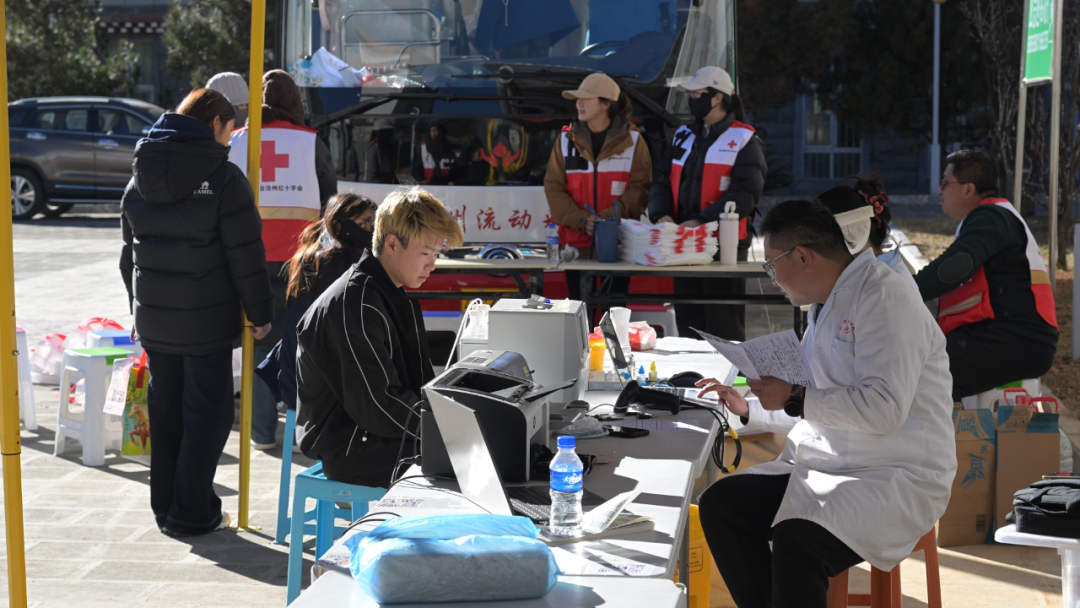 ѧԺʦ��ӻԾ�����޳���Ѫ�(ͼ1)