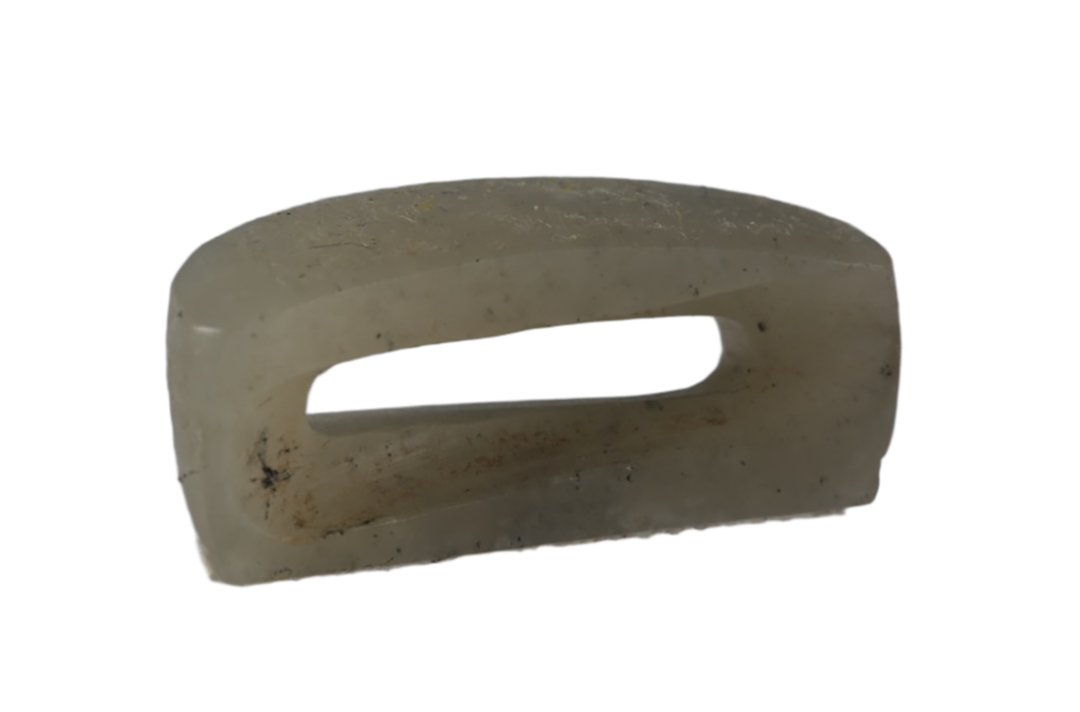 D1080  圭形饰（唐  长26宽0.9  玉 1981年北庭西寺出土）.png