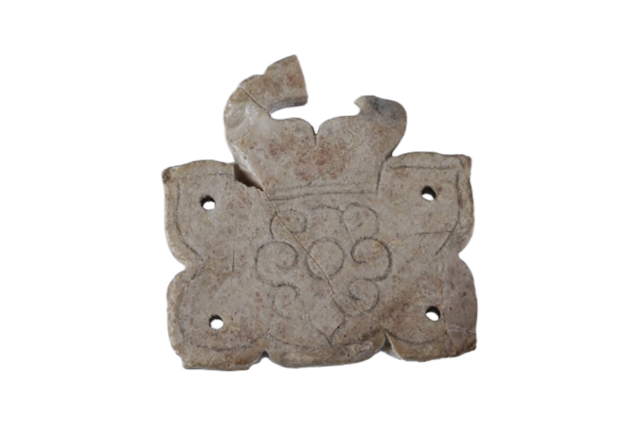 D1077 蝶形饰（唐 长4宽3.8  玉  微残 1981年北庭西寺出土）.png