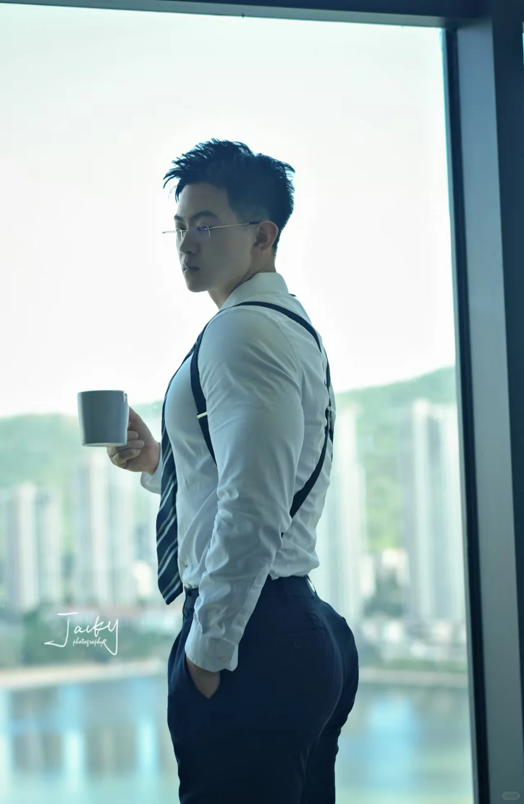 脂包肌帅哥胸肌满分，身材圆润，谁不想抱回家？