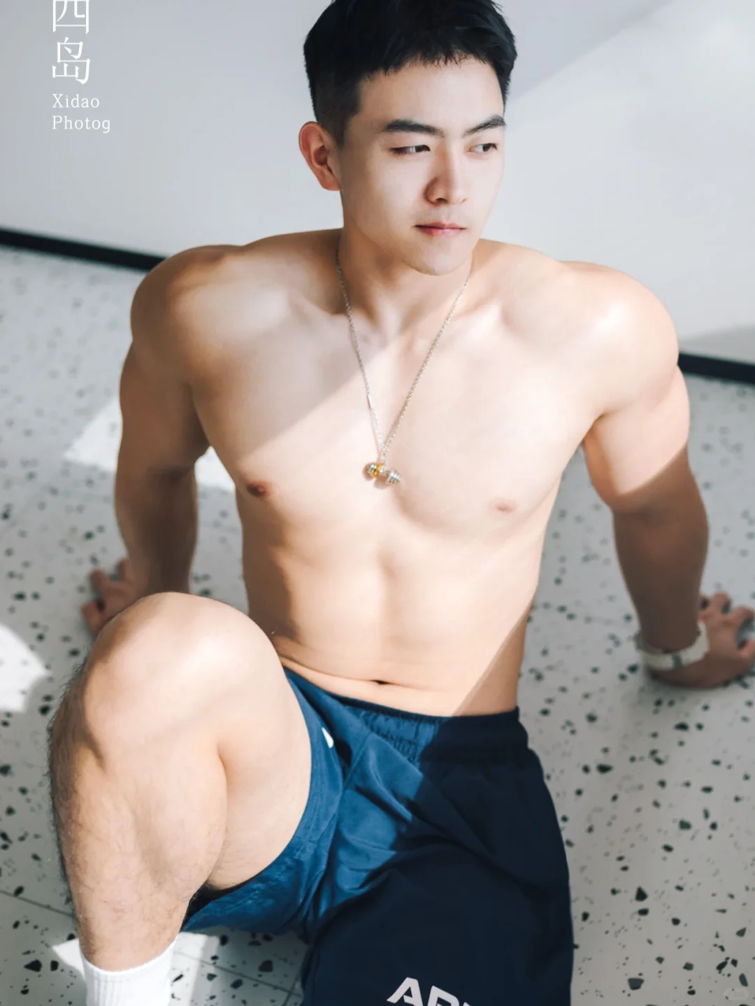 脂包肌帅哥胸肌满分，身材圆润，谁不想抱回家？