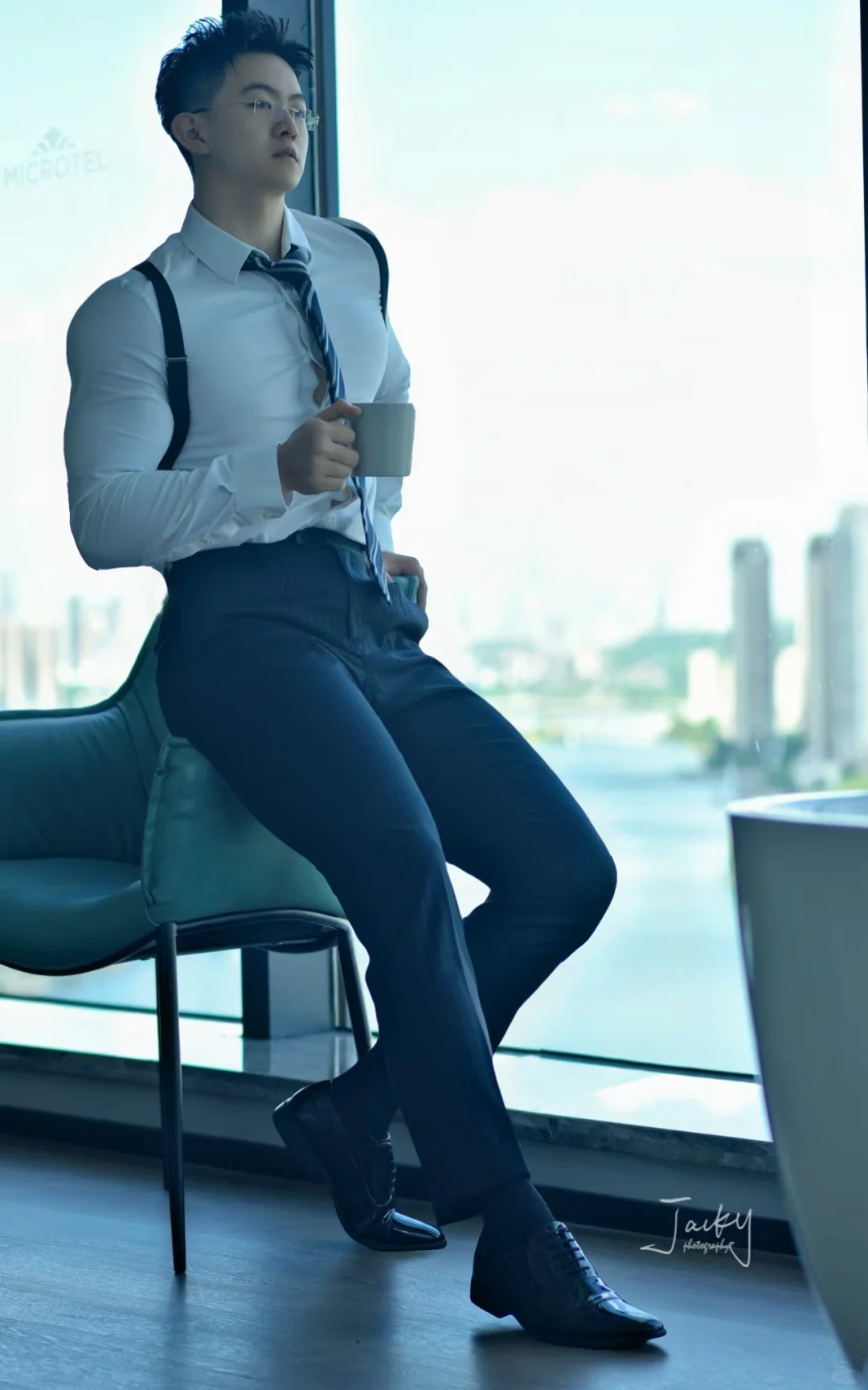 脂包肌帅哥胸肌满分，身材圆润，谁不想抱回家？