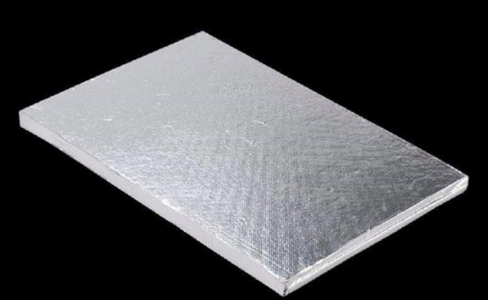 004w/(m·k),是真空保温材料中的一种,主要由芯材,阻隔膜和吸气剂构成