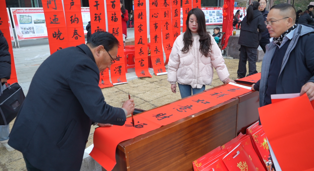 凤山镇河东街社区：邻里同聚团年宴 喜气洋洋迎新春