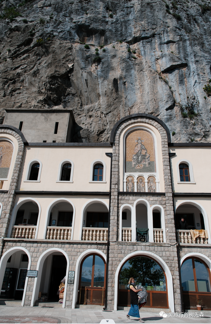 欧洲小国黑山信仰之地奥斯特洛悬崖修道院