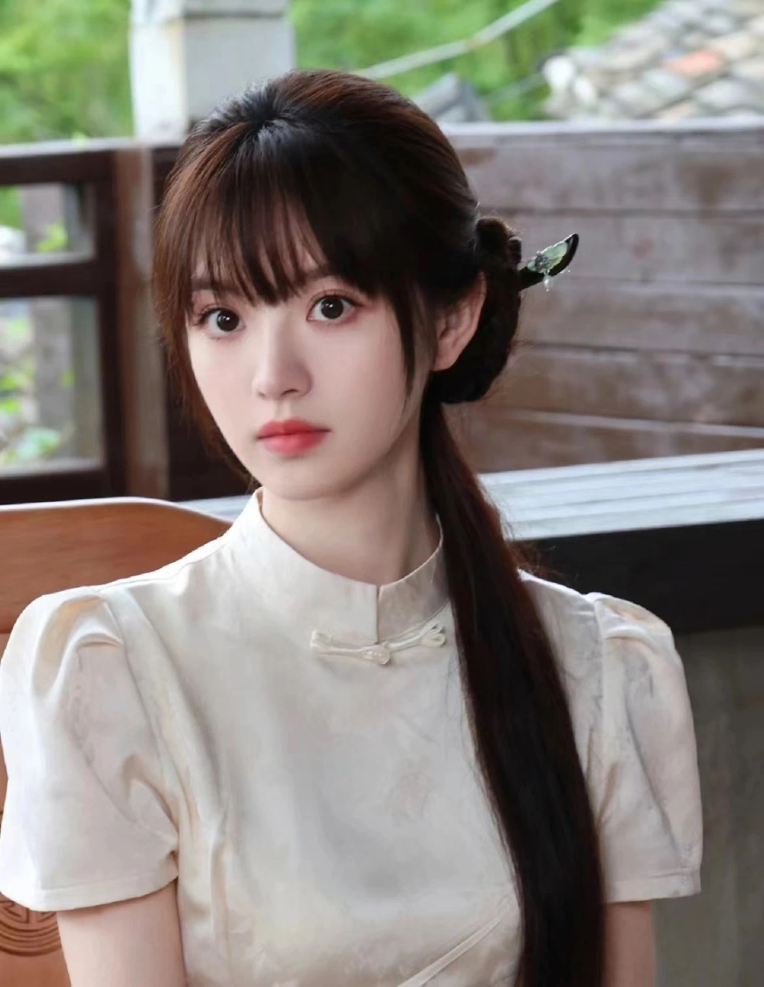 起这件精致短裙,还是这个活力十足的花苞编发更夺目些06还有卢昱晓