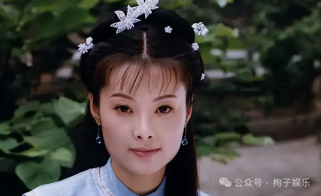 8位老牌明星晚年回归普通人生活，坐公交吃路边摊，回农村种地