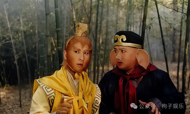 8位老牌明星晚年回归普通人生活，坐公交吃路边摊，回农村种地