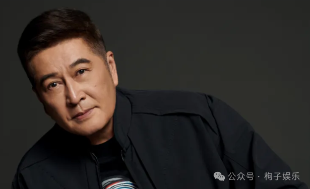 8位老牌明星晚年回归普通人生活，坐公交吃路边摊，回农村种地