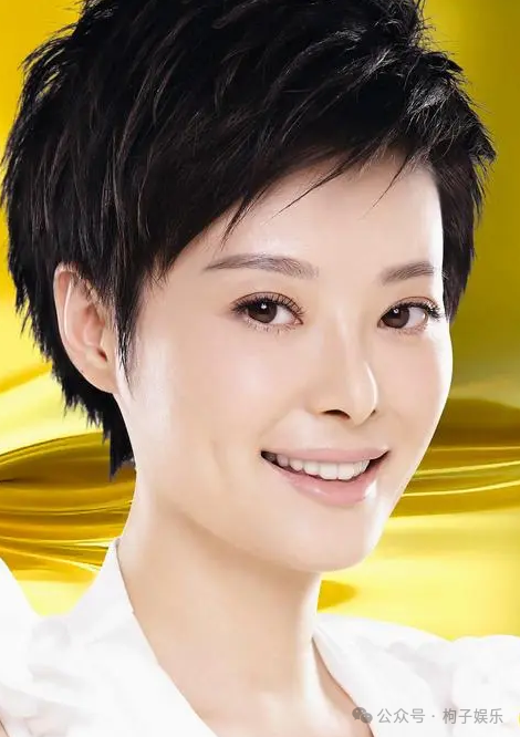 8位老牌明星晚年回归普通人生活，坐公交吃路边摊，回农村种地