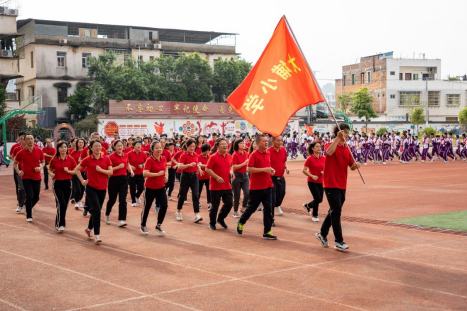 大埔小学阳光为伴快乐奔跑大埔小学举行长跑阳光体育活动启动仪式