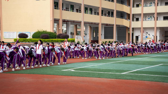 大埔小学阳光为伴快乐奔跑大埔小学举行长跑阳光体育活动启动仪式