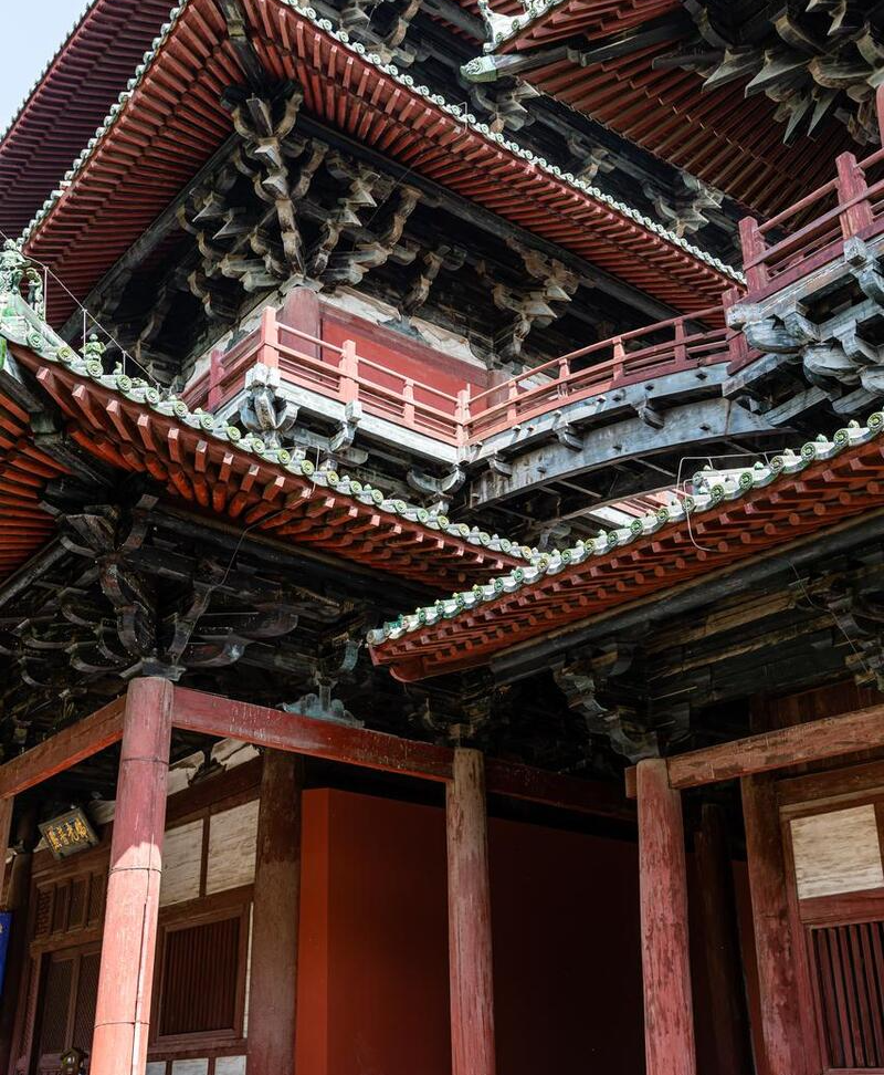 便能看到一座五重檐三层楼阁式的建筑,这便是大悲阁了.