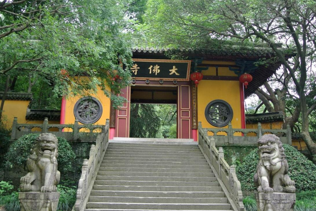 新昌县澄潭镇左于村门票:门票60元(不定时免费~) 飞龙栈道20元说是