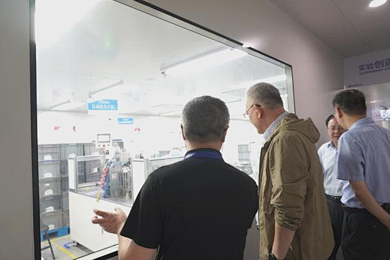 區(qū)人大常_委會(huì)黨組書記、主任趙汝青帶隊(duì)赴安譜實(shí)驗(yàn)走訪調(diào)研